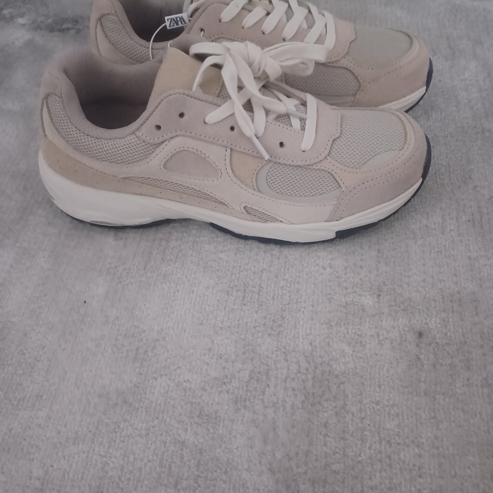 Sneakers - Picture 6 of 9